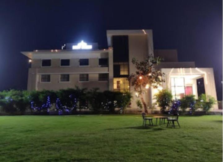 Derby Greens Hotel Bhopal Exterior photo